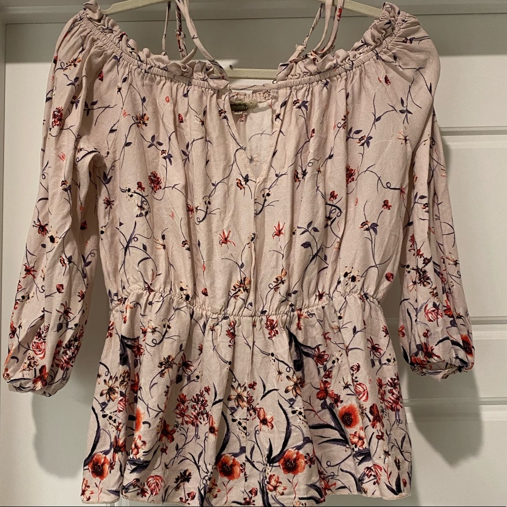 Size M Gimmicks Off The Shoulder Top